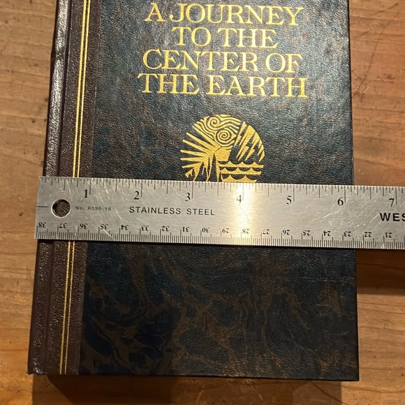 Book: A Journey to the Center of the Earth by Jules Verne - Picture 12 of 16